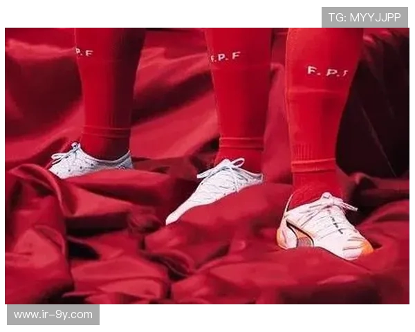 全面解析C罗巅峰表现背后的顶级专业足球装备配置全指南详解版篇